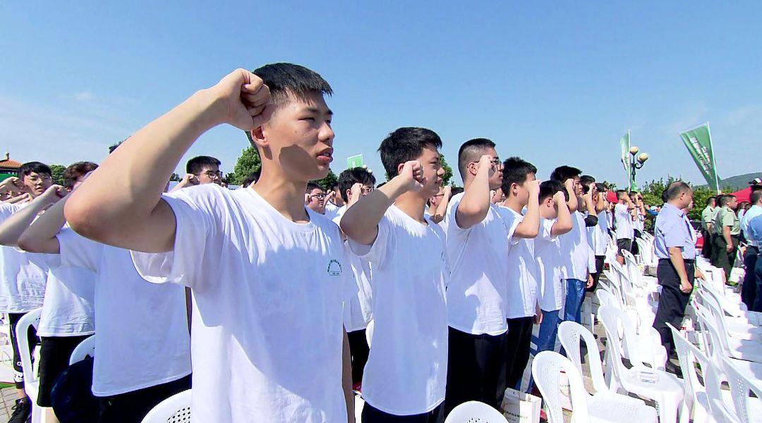 兵役登記證上大學(xué)一定要嗎？詳解兵役登記與大學(xué)入學(xué)要求，關(guān)于兵役登記證與大學(xué)入學(xué)要求的詳解，是否上大學(xué)必須持有兵役登記證？