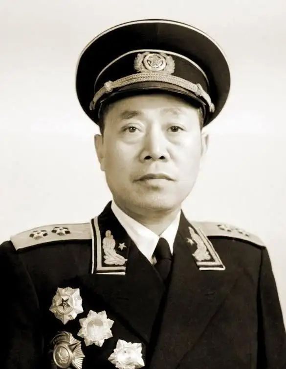 上將上面還有等級(jí)嗎，探究軍銜體系中的高級(jí)職位與等級(jí)劃分，軍銜體系揭秘，上將之上是否還有更高級(jí)別？高級(jí)職位與等級(jí)劃分全解析