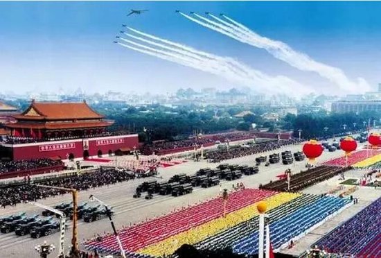 慶祝祖國輝煌，50周年國慶大閱兵高清完整版回顧，慶祝祖國輝煌，國慶大閱兵高清完整版回顧，共襄五十周年慶典盛況