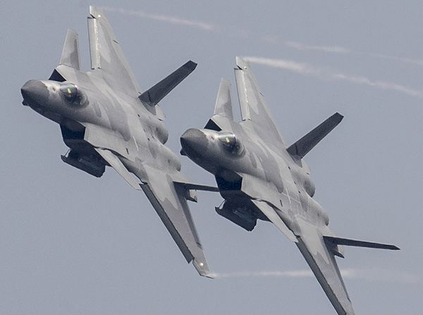 軍事震撼，20架轟炸機傾瀉240枚導彈的力量展示，軍事震撼，20架轟炸機傾瀉導彈力量展示日