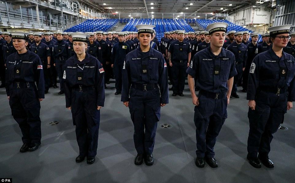伊麗莎白女王號航母圖片，展現(xiàn)英國海軍力量的驕傲，伊麗莎白女王號航母展示英國海軍力量的風(fēng)采
