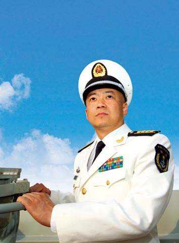 遼寧艦現(xiàn)任艦長——中國海軍力量的新標(biāo)桿，遼寧艦現(xiàn)任艦長，中國海軍力量的新典范