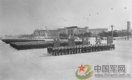 重溫歷史瞬間，探索1959年國(guó)慶閱兵視頻，重溫歷史瞬間，探索經(jīng)典，回顧1959年國(guó)慶閱兵盛況