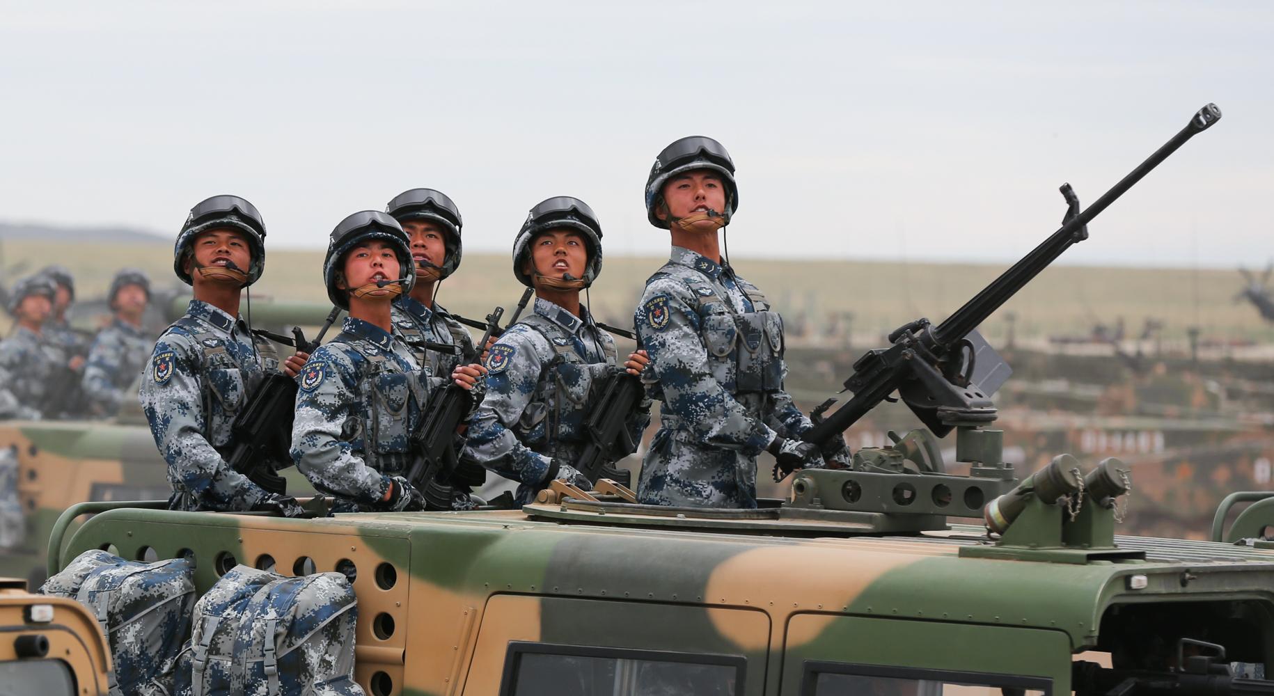 建軍90年閱兵完整版，回顧歷史，展望未來，建軍90年閱兵回顧，歷史印記與未來展望