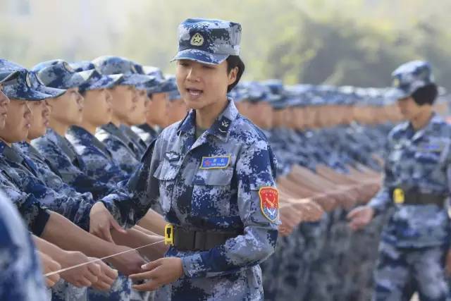 大學(xué)生女兵容易被錄取嗎？解析影響因素與機(jī)會(huì)平等，女大學(xué)生兵錄取機(jī)會(huì)解析，影響因素與平等權(quán)益探討