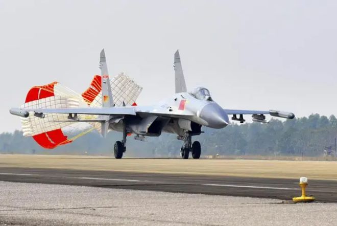連云港軍用機(jī)場(chǎng)殲-11，揭秘軍事航空的神秘面紗，揭秘連云港軍用機(jī)場(chǎng)殲-11軍事航空的神秘面紗