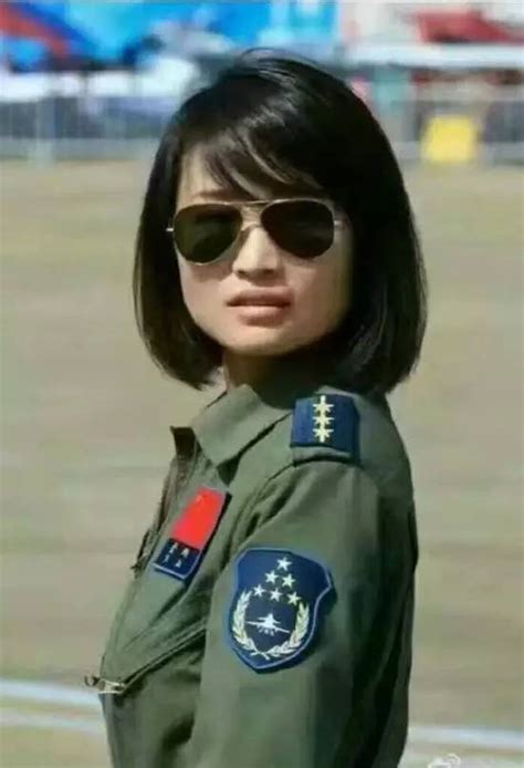 女飛行員余旭