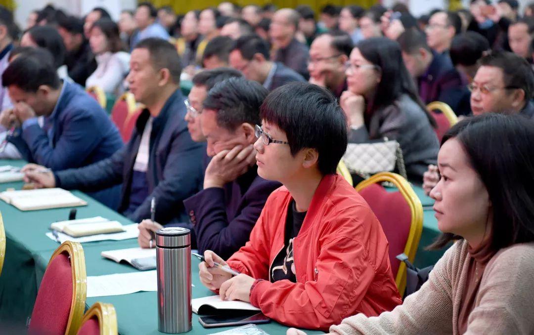 新聞報(bào)刊最新一期，深度解讀熱點(diǎn)事件，掌握最新資訊動(dòng)向，新聞熱點(diǎn)深度解讀，掌握最新資訊動(dòng)向