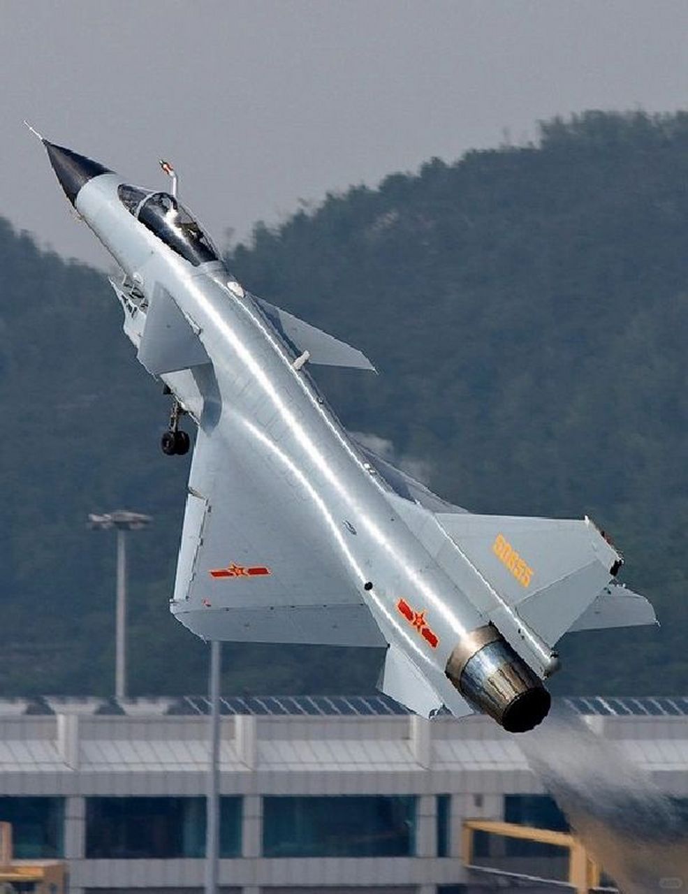 殲-10戰(zhàn)斗機(jī)是幾代機(jī)？全面解析中國(guó)空軍的主力戰(zhàn)機(jī)，中國(guó)空軍主力戰(zhàn)機(jī)殲-10戰(zhàn)斗機(jī)的全面解析，幾代機(jī)？