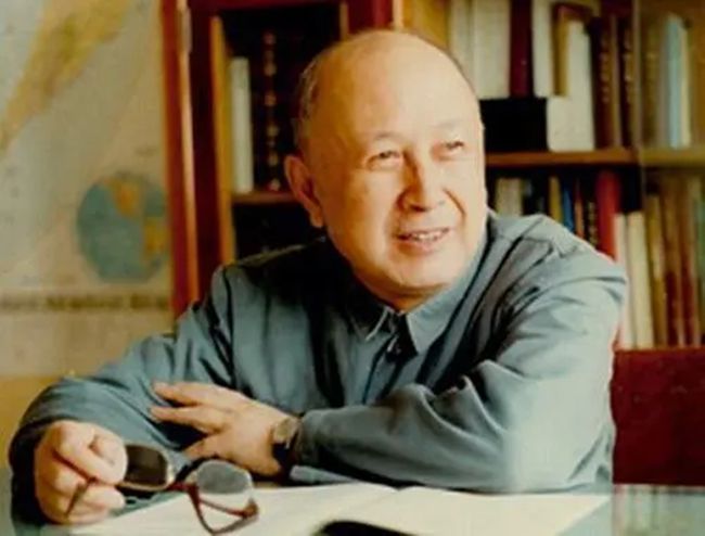 錢學(xué)森資料簡介，中國航天之父的傳奇人生，中國航天之父錢學(xué)森，傳奇人生的簡介