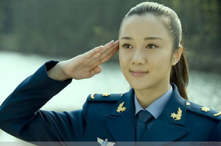 最美女兵軍禮，榮耀與責(zé)任并存，最美女兵軍禮，榮耀與責(zé)任的交響
