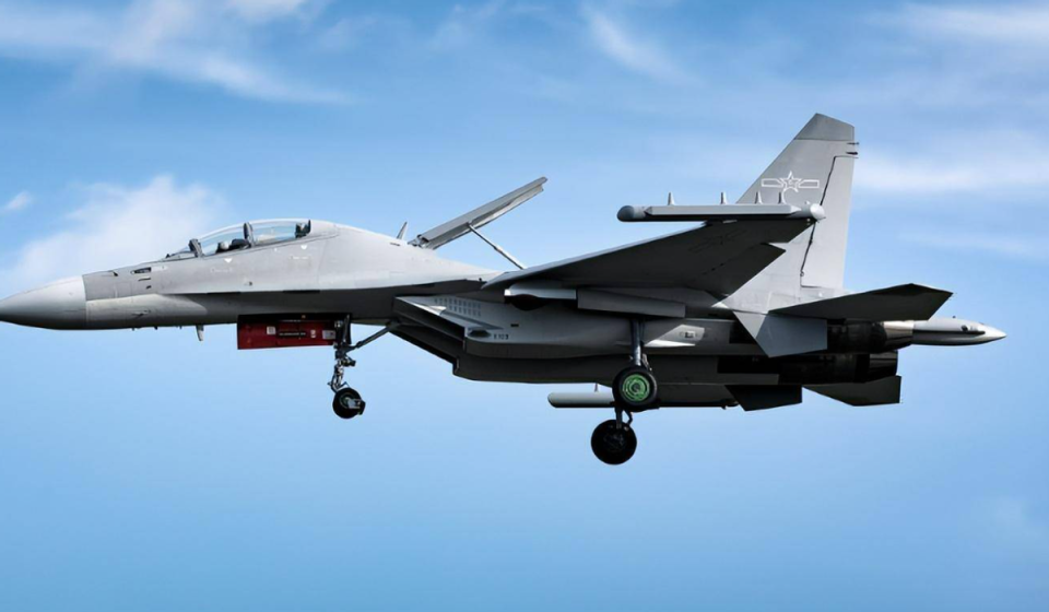 殲-16，中國(guó)航空工業(yè)的杰出代表，揭秘其屬于第幾代戰(zhàn)機(jī)，揭秘殲-16，中國(guó)航空工業(yè)杰出代表，究竟屬于第幾代戰(zhàn)機(jī)？