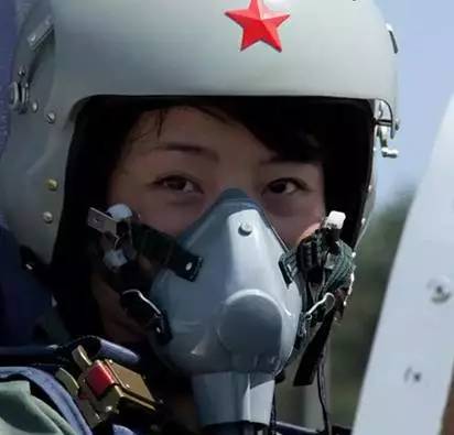 揭秘殲-10女飛行員犧牲真相，英雄背后的故事令人動(dòng)容，揭秘殲-10女飛行員犧牲真相，英雄背后的感人故事