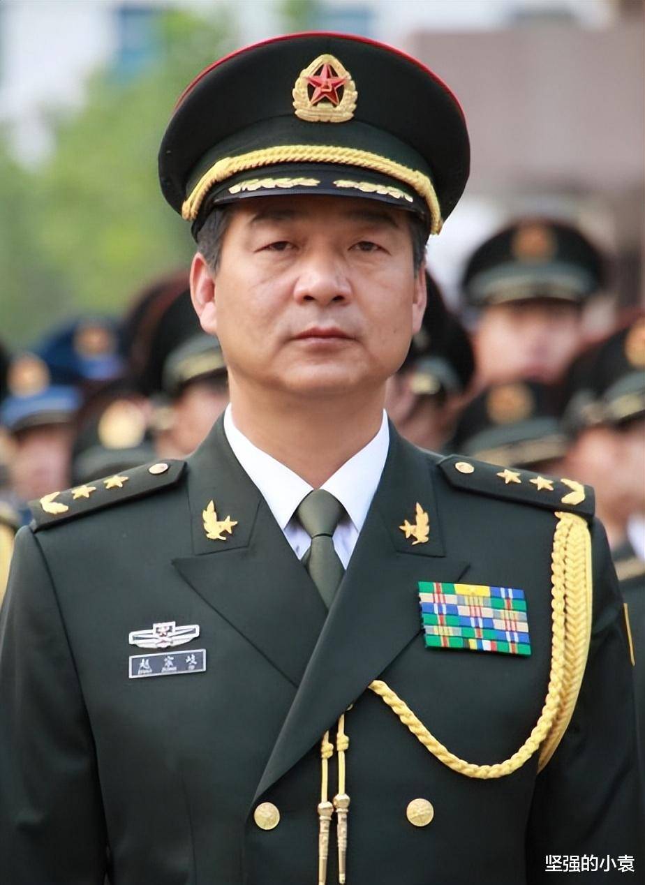 現(xiàn)任中部戰(zhàn)區(qū)司令員，領(lǐng)導(dǎo)力與戰(zhàn)略視野的展現(xiàn)，中部戰(zhàn)區(qū)司令員領(lǐng)導(dǎo)力與戰(zhàn)略視野展現(xiàn)風(fēng)采