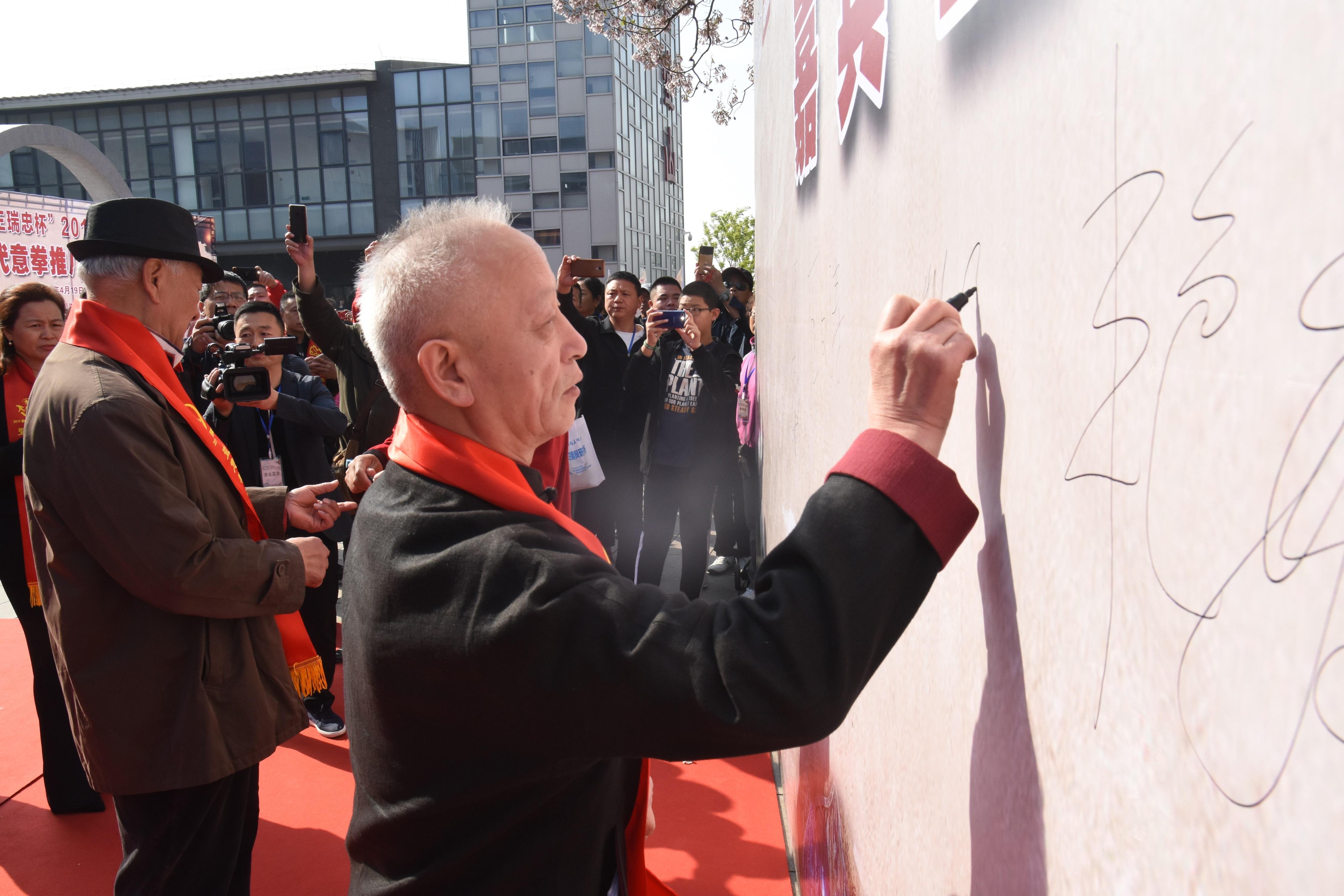 探索王中王一肖論壇，一網(wǎng)打盡所有信息，王中王一肖論壇全解析，一網(wǎng)打盡所有信息探索