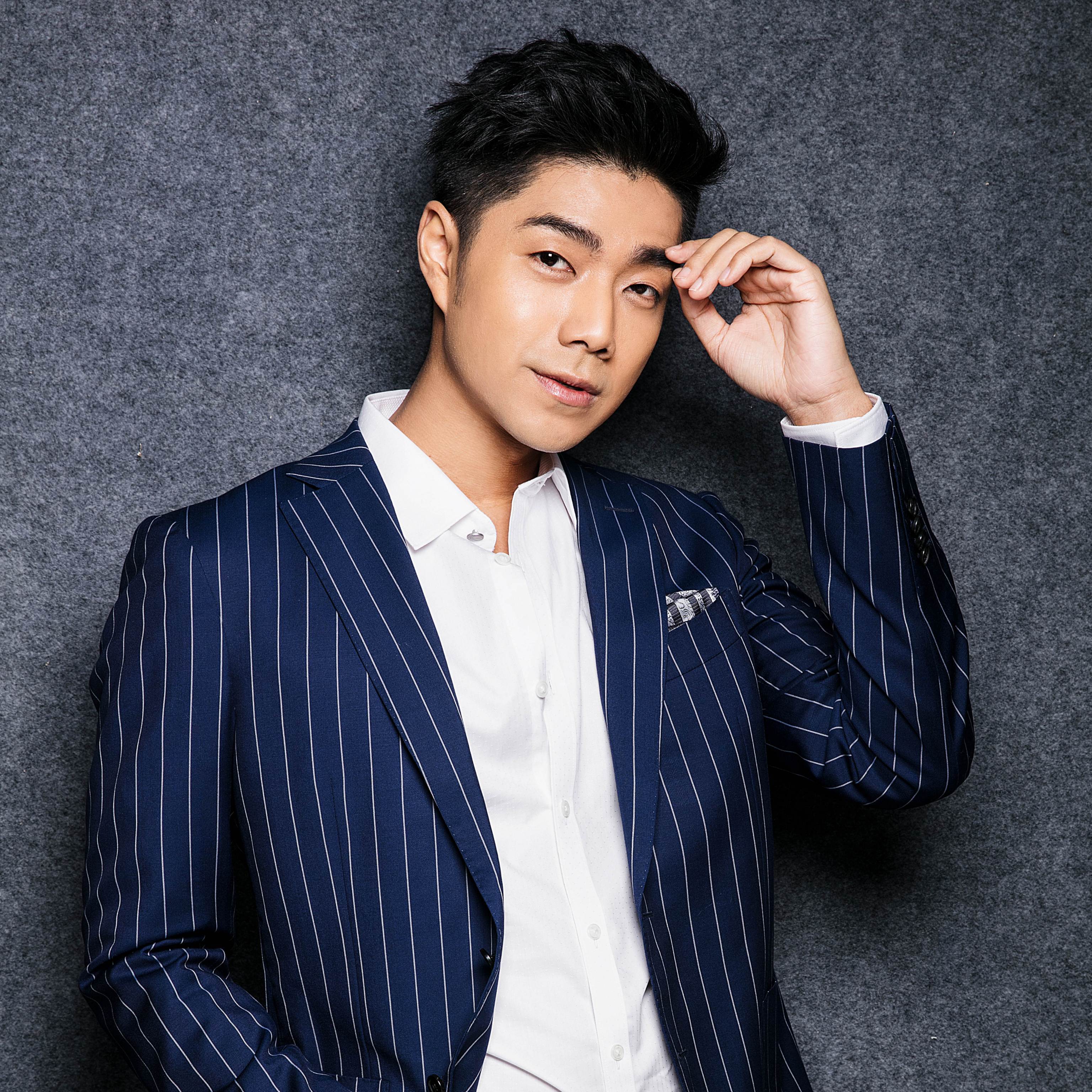 袁成杰演員，星光璀璨，演藝之路無(wú)限寬廣，袁成杰，星光璀璨演藝路，無(wú)限寬廣的明星之路