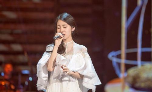 演員張碧晨個人資料，深度解析其生平、事業(yè)與成就，張碧晨生平、事業(yè)與成就深度解析，從個人資料看她的輝煌歷程