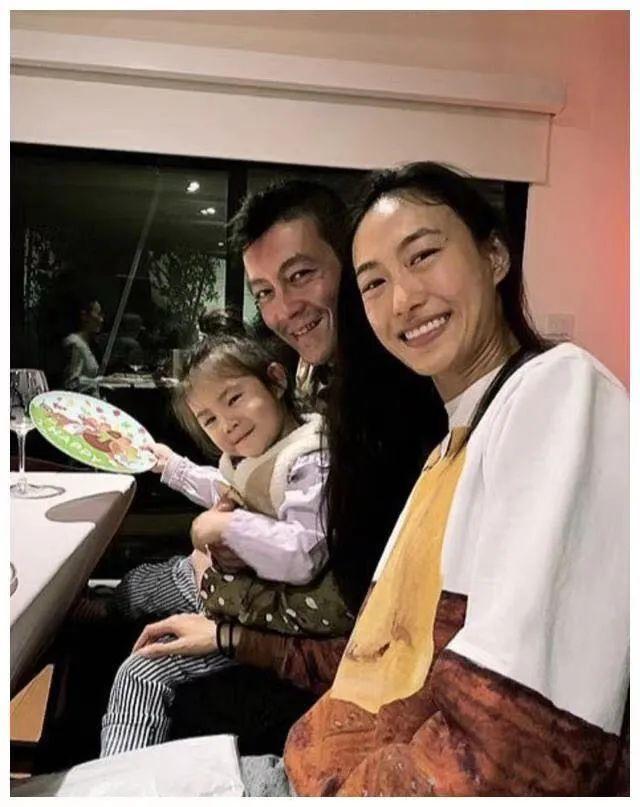 吳亦凡入獄后，磨平棱角的轉(zhuǎn)變，吳亦凡入獄后的轉(zhuǎn)變，棱角磨平之路